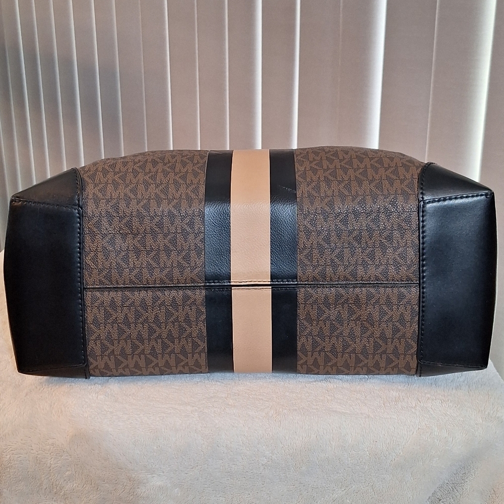 CLEAN Michel Kors Eva Large Tote - Picture 4 of 15